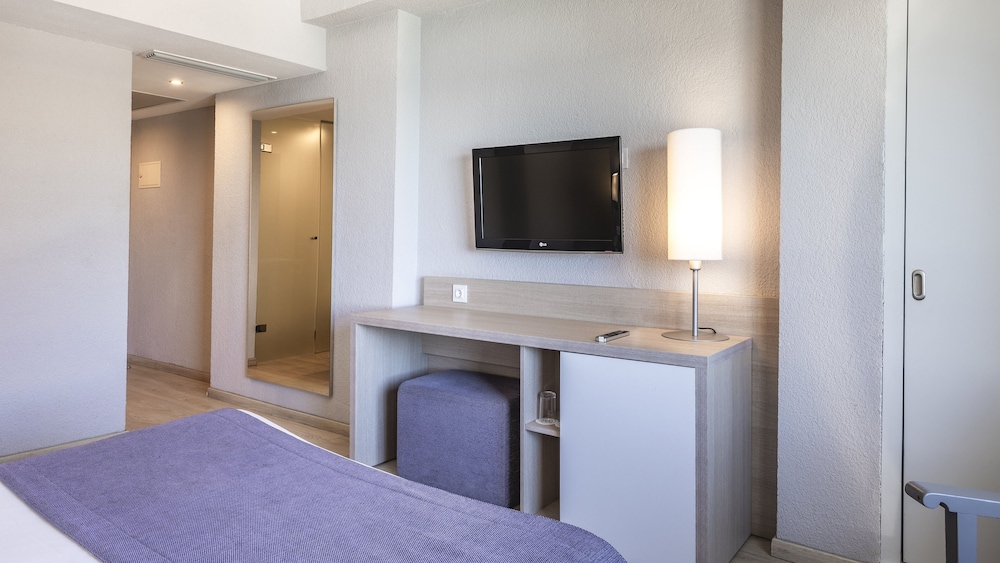 be live adults only marivent