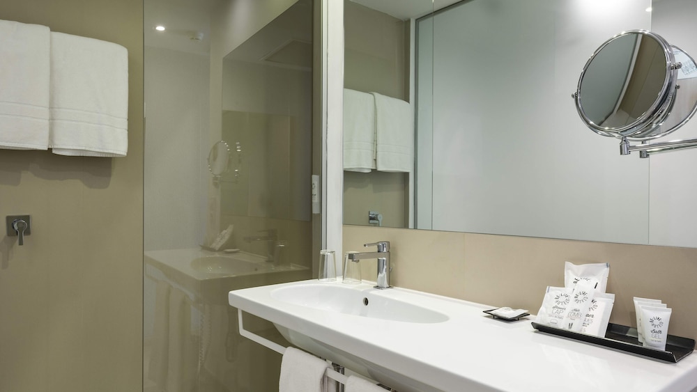 be live adults only marivent