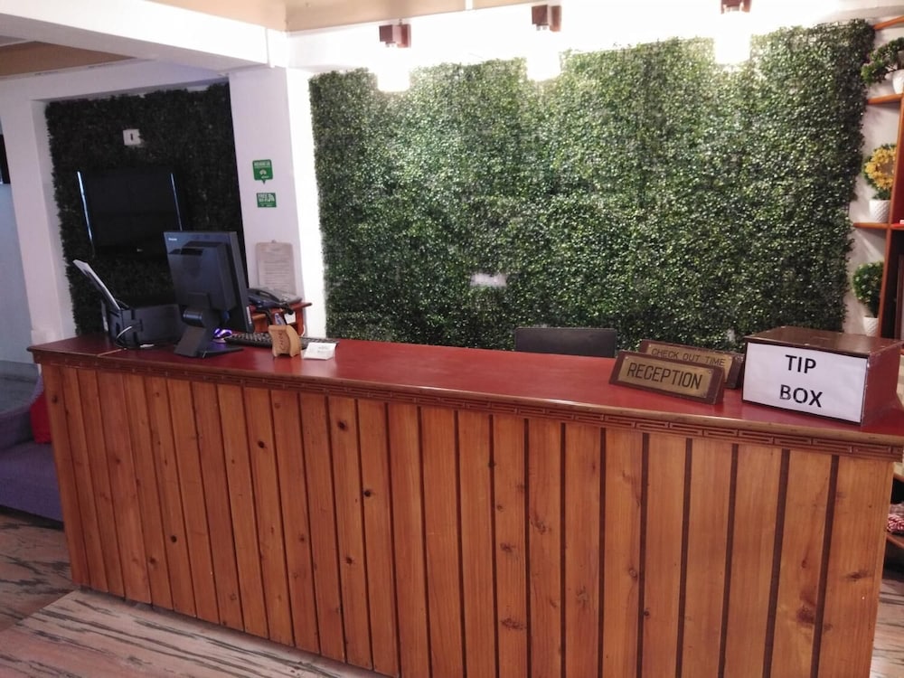 hotel flora fountain