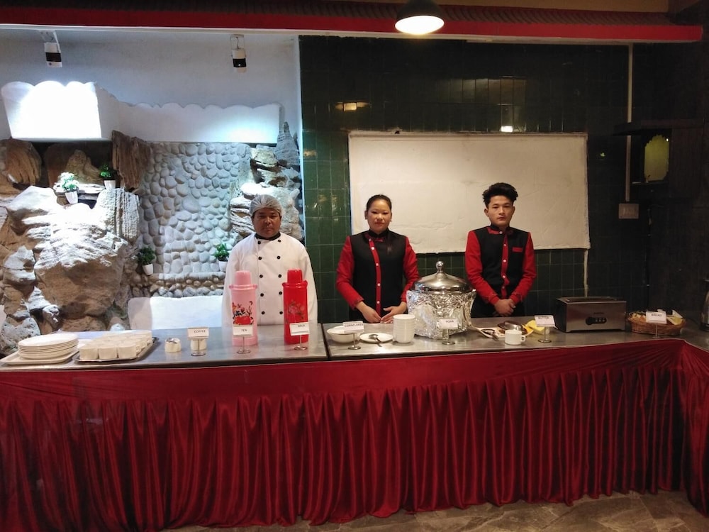 hotel flora fountain