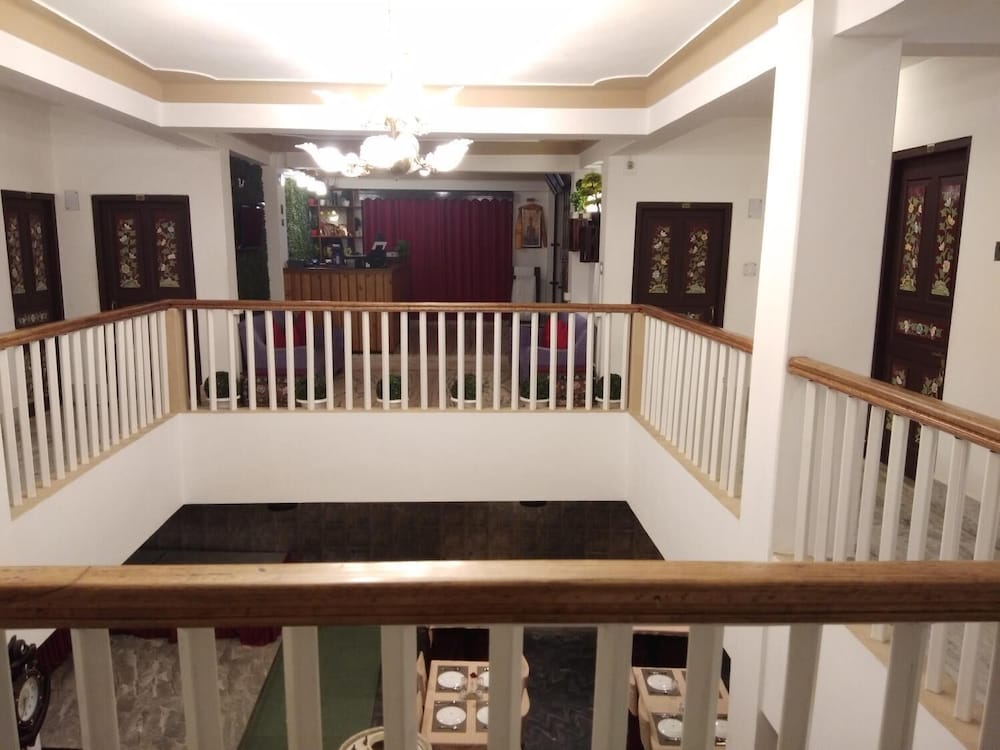 hotel flora fountain