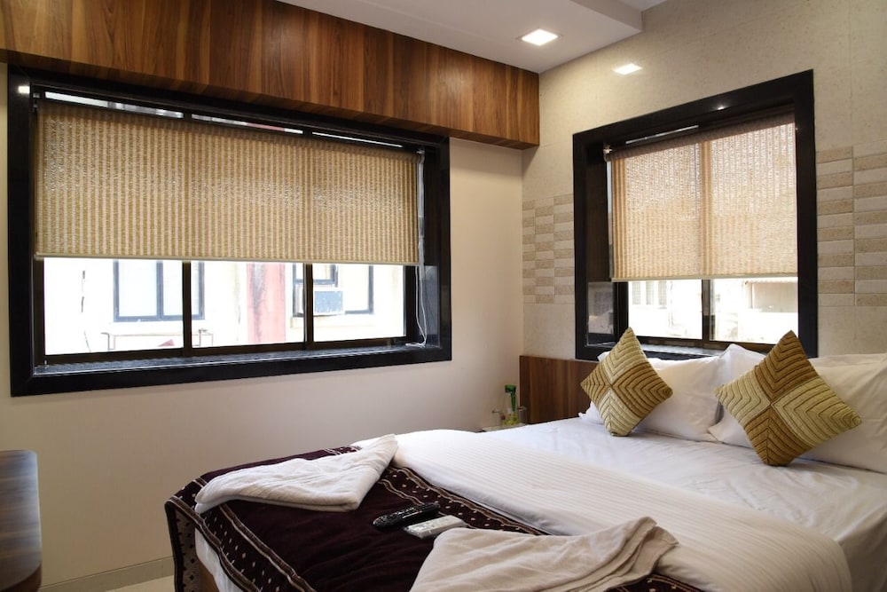 hotel flora fountain