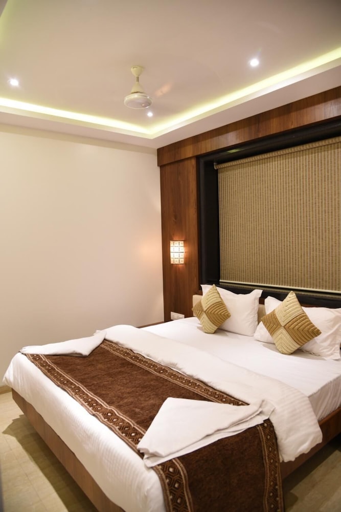 hotel flora fountain