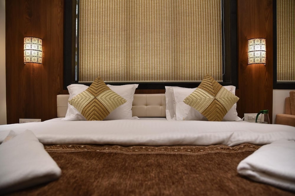 hotel flora fountain