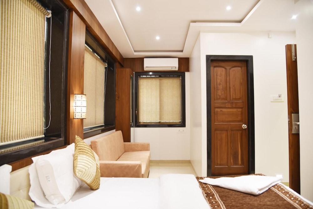 hotel flora fountain