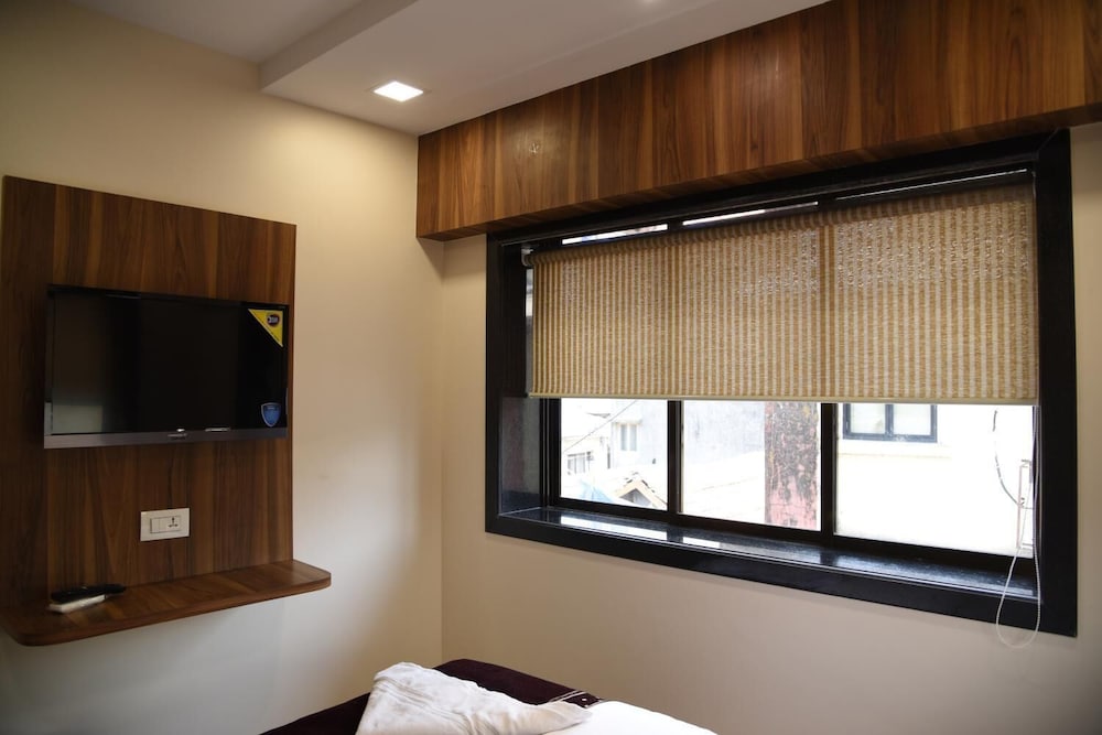 hotel flora fountain