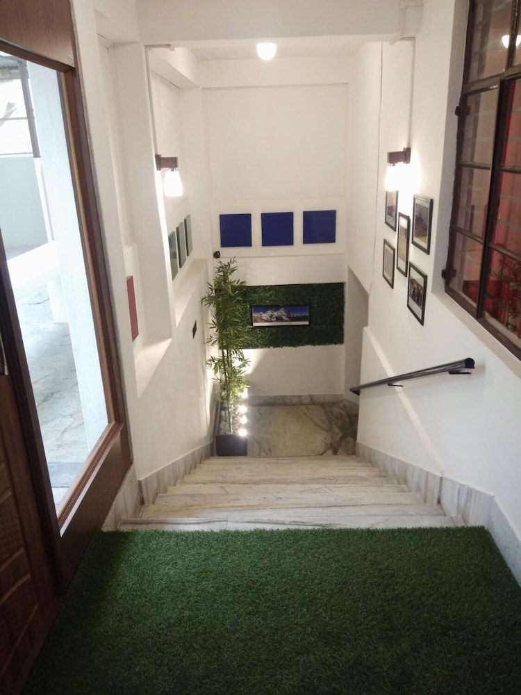 hotel flora fountain