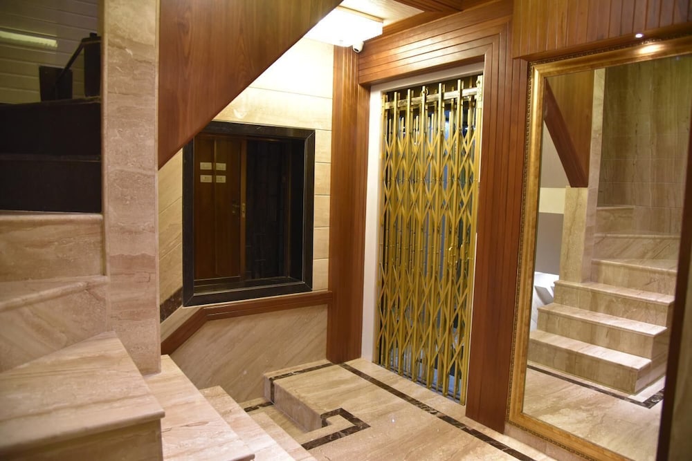 hotel flora fountain