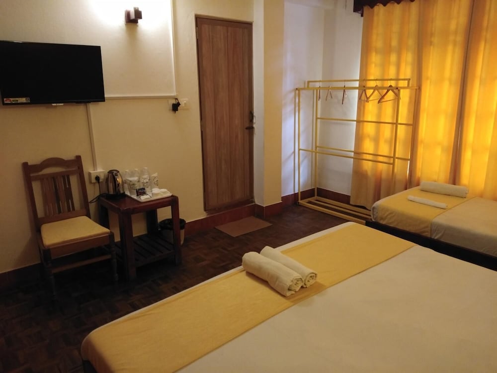 hotel flora fountain