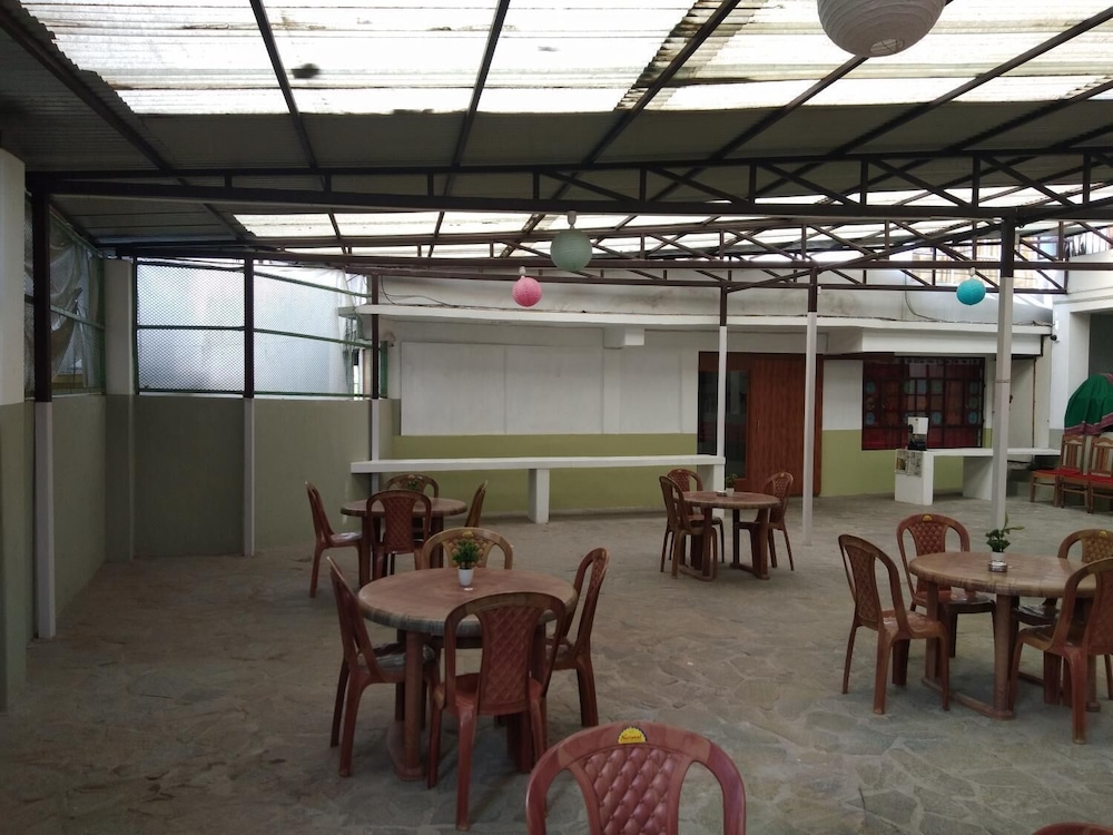 hotel flora fountain