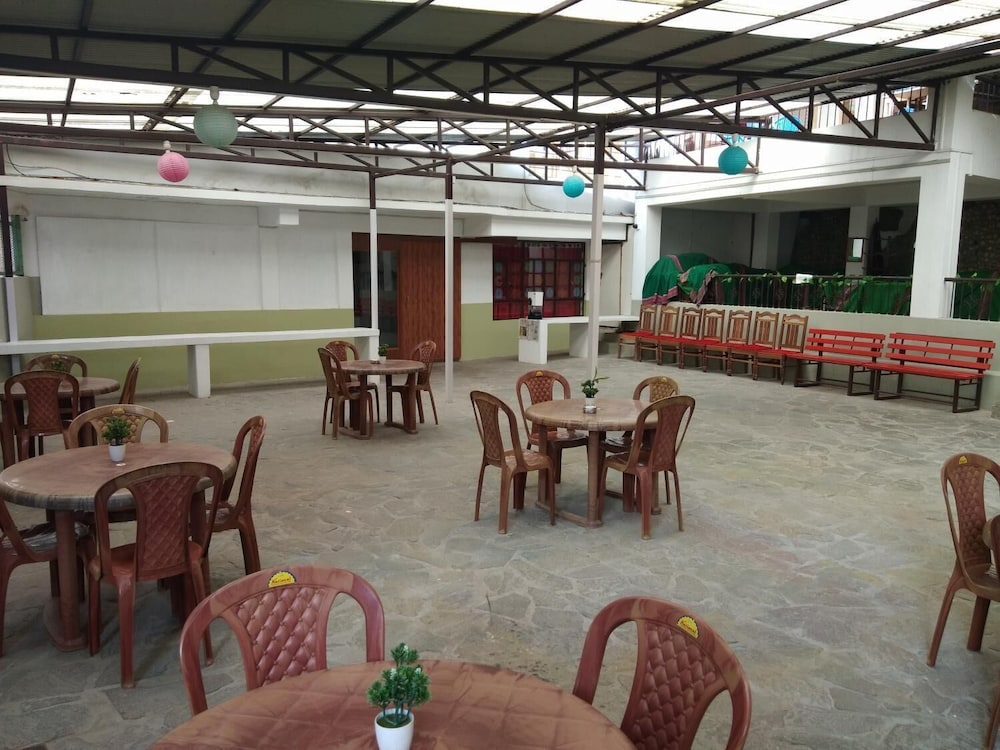 hotel flora fountain