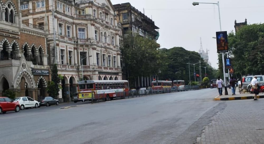 hotel flora fountain