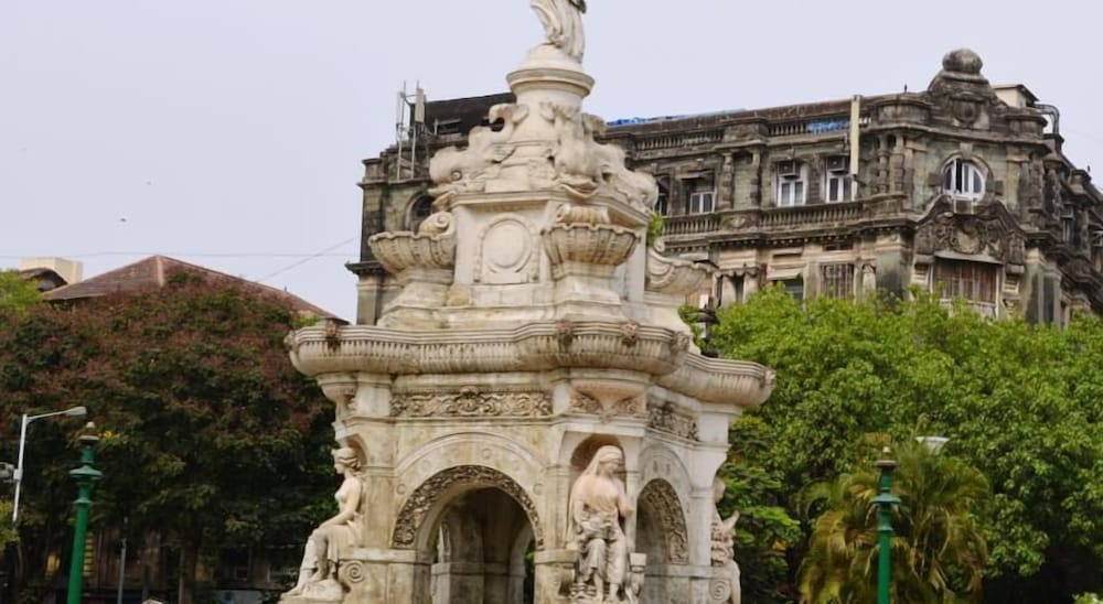 hotel flora fountain