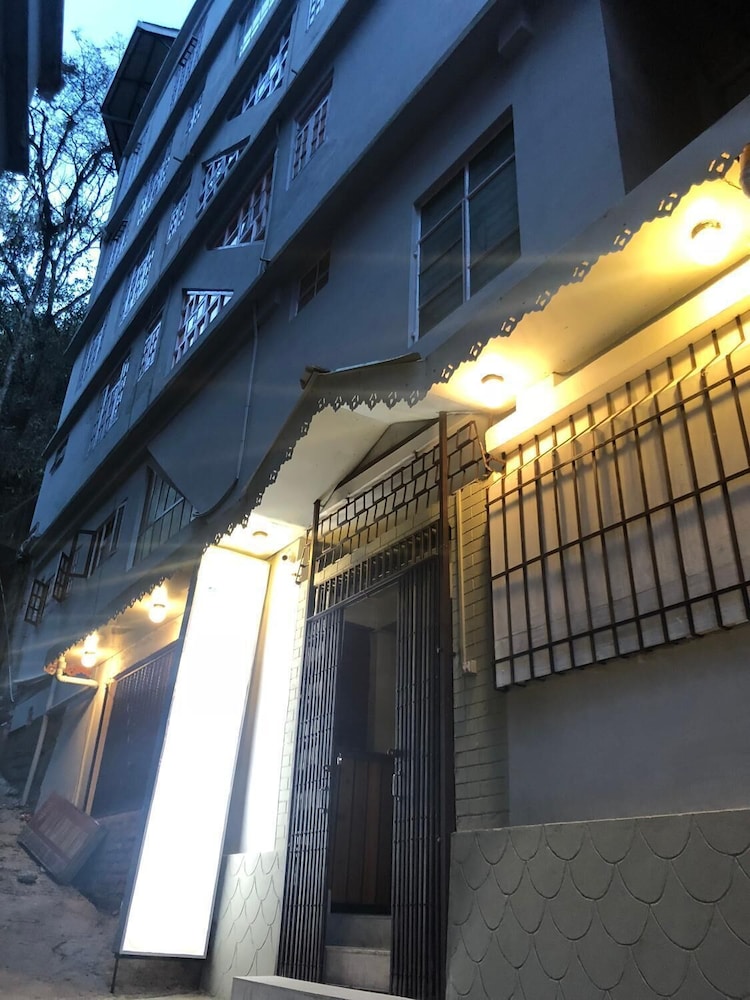 hotel flora fountain