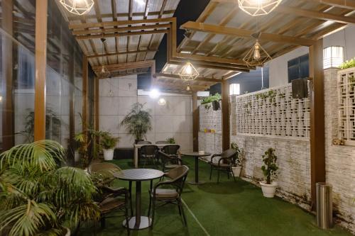 udman by ferns n petals chattarpur