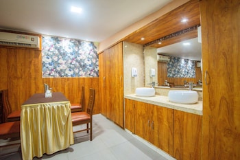 Treebo Anam International,Grant Road,3 star