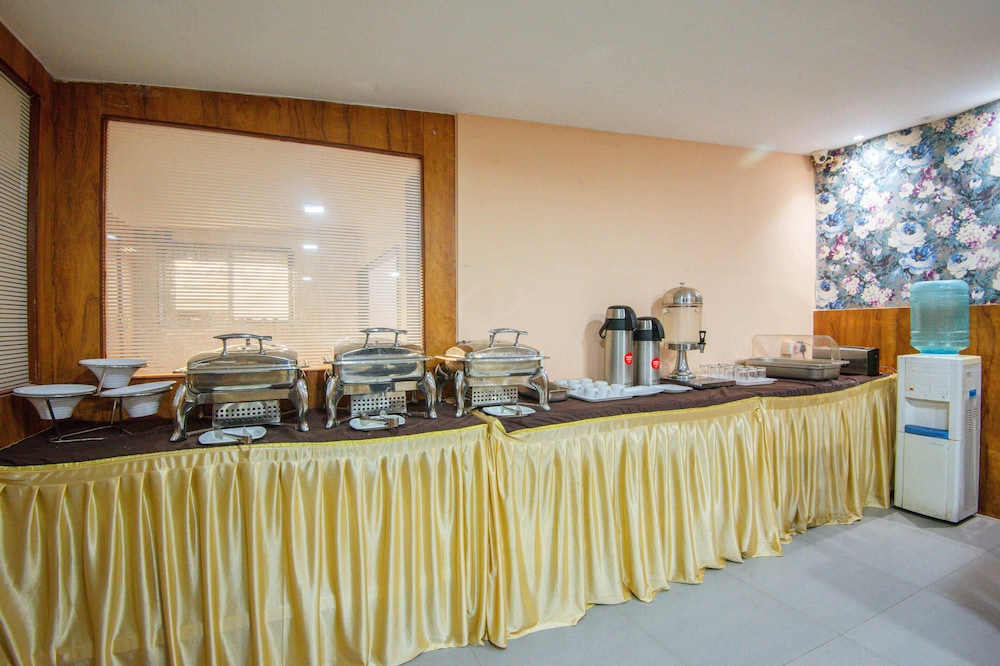 Treebo Anam International,Grant Road,3 star