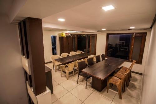 Hotel Holiday Plaza,Subhash Chowk,2 star