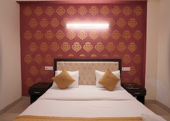 hotel tourist palace