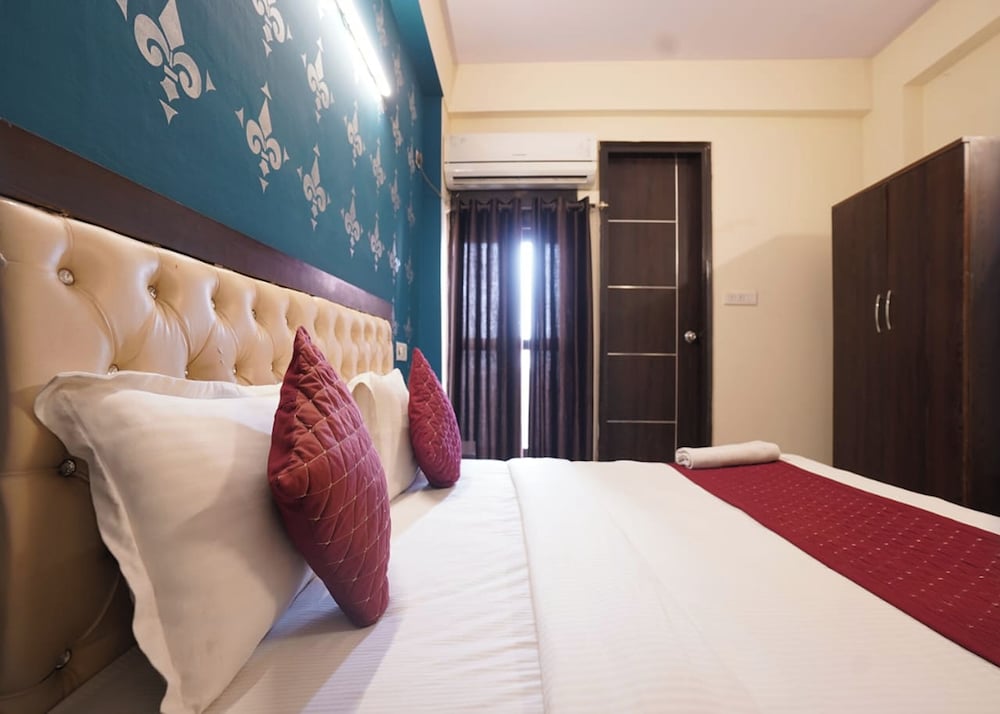 hotel tourist palace