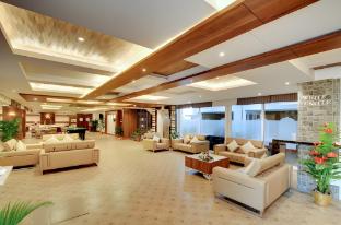 white castle boutique apartment hotel