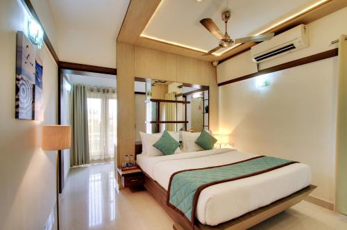 white castle boutique apartment hotel