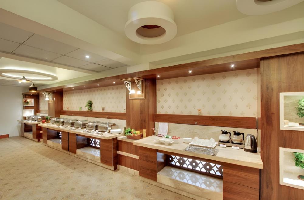 white castle boutique apartment hotel