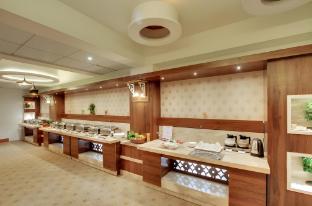 white castle boutique apartment hotel