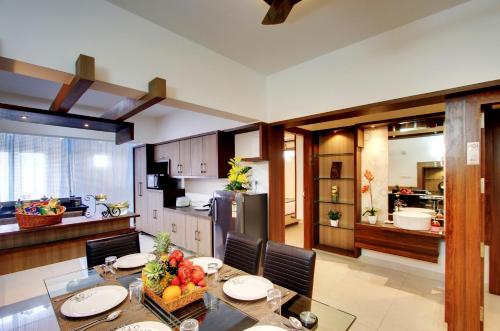 white castle boutique apartment hotel