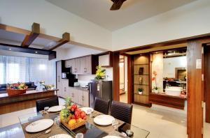 white castle boutique apartment hotel