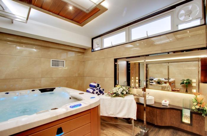 white castle boutique apartment hotel