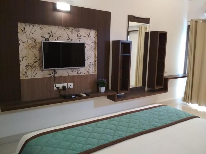 white castle boutique apartment hotel