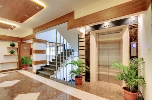 white castle boutique apartment hotel