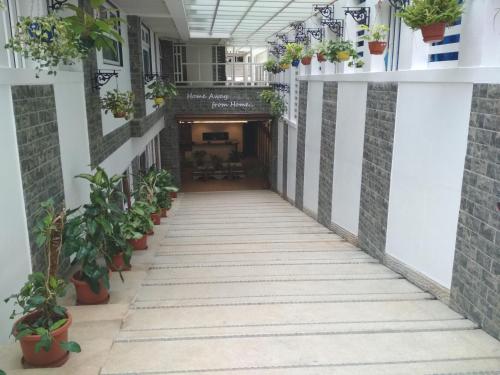 white castle boutique apartment hotel