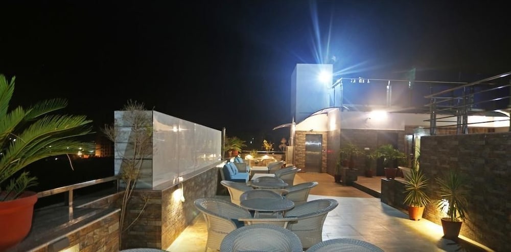 hotel pearl blue agra