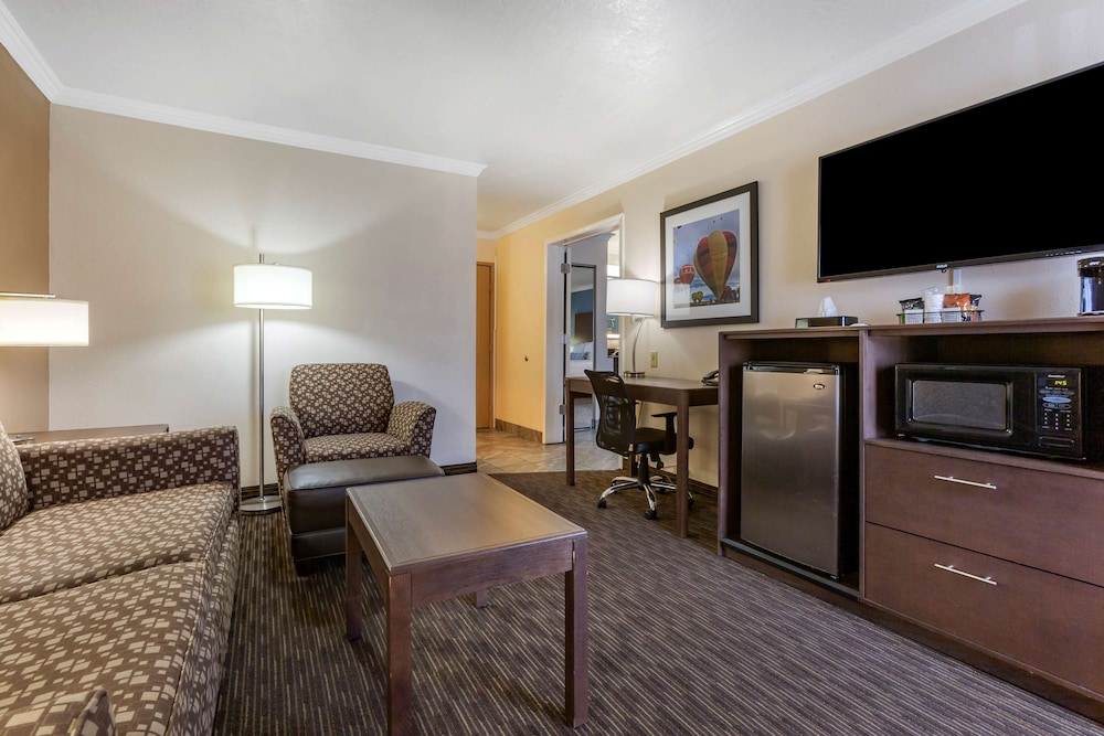 best western airport albuquerque innsuites hotel and suites