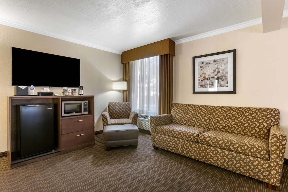 best western airport albuquerque innsuites hotel and suites