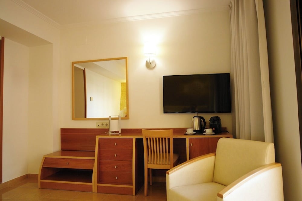 invisa hotel la cala adults only