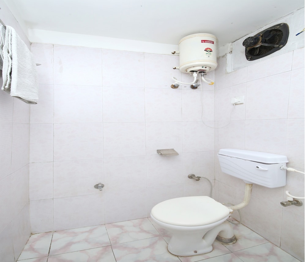 oyo 9305 hotel dwarika inn