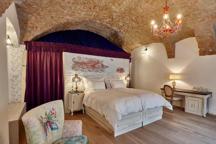 maison bistro and hotel