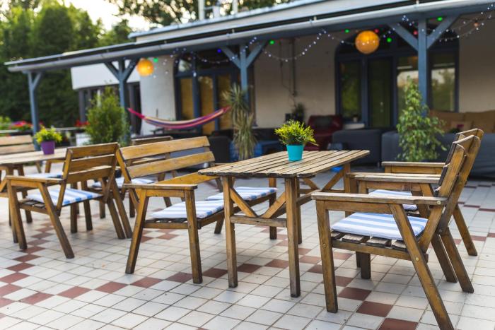 island hostel adults only