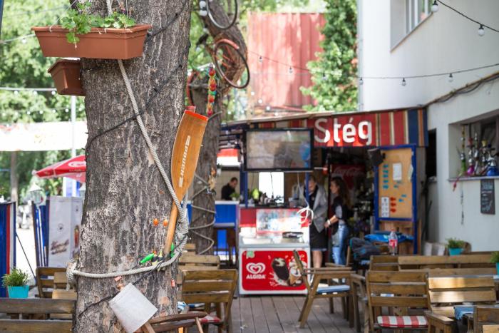 island hostel adults only