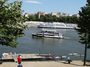 island hostel adults only