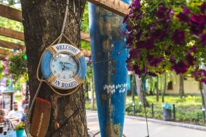 island hostel adults only