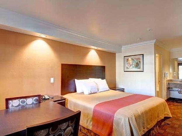 ontario inn and suites