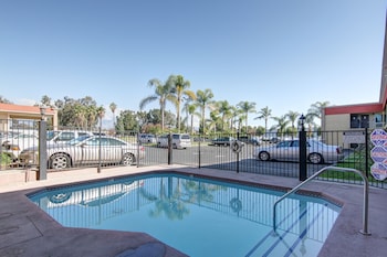 ontario inn and suites