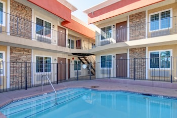 ontario inn and suites