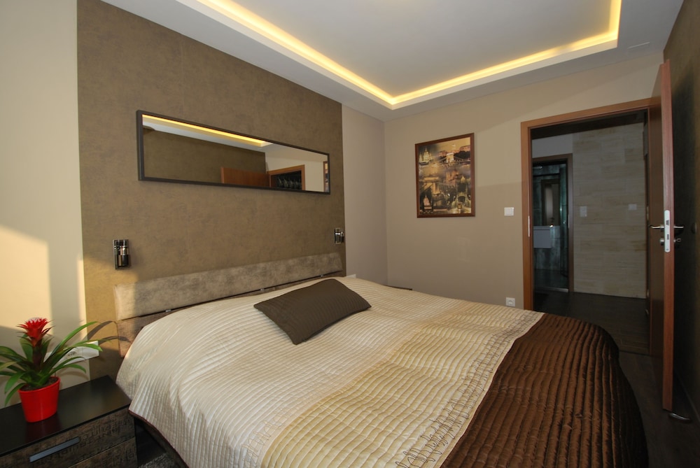 arpad bridge apartments