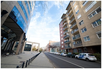 arpad bridge apartments