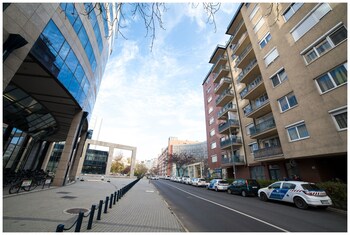 Arpad Bridge Apartments,Budapest>>Angyalfold,4 star